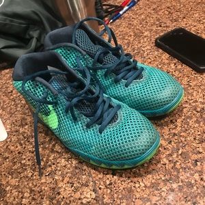 Kyrie 1 size 7 Nike basketball shoes